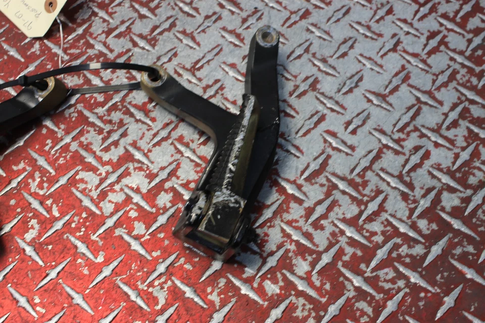 1997 - 2007 YAMAHA YZF 600R LEFT & RIGHT PASSENGER PEGS SEE DESC YZF5 - Image 2 of 4