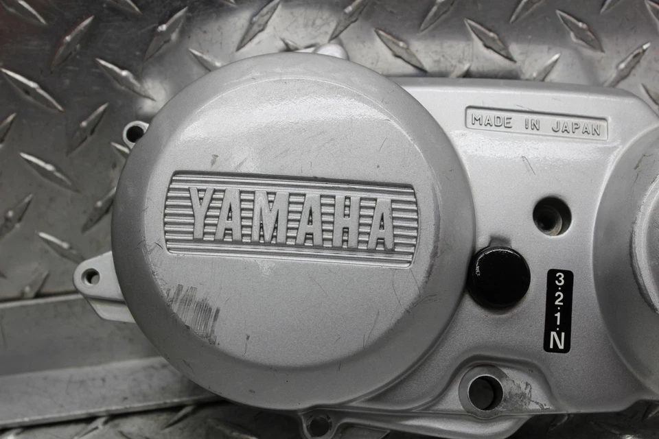 2001 YAMAHA BADGER 80 YFM80 LEFT SIDE ENGINE COVER 22F-15411-01-00 - Imagem 2 de 4