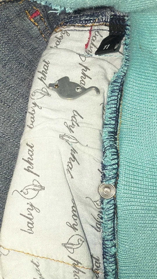 Pantalones cortos vaqueros largos Baby Phat, Juniors 11 Foto 4 de 4