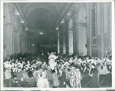 1953 Pope Pius Xii Carried Mass Audience Vatican City Religious Photo 7x9