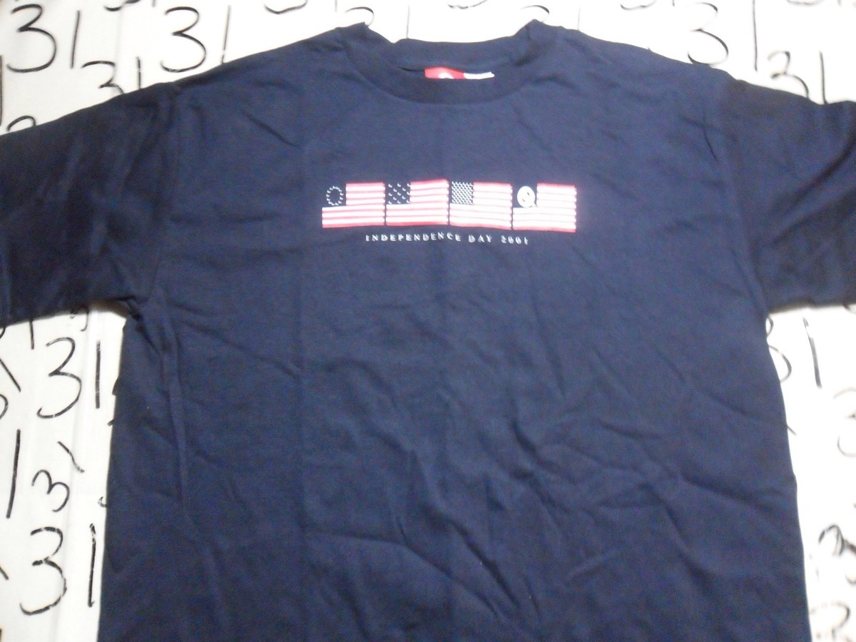 Large- Vintage 2001 Independence Day Fourth Of July Target Brand T