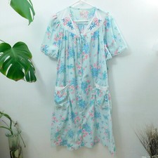 Vintage Floral Housecoat Nightgown Pearl Snap Buttons  Big Pockets Mumu Robe