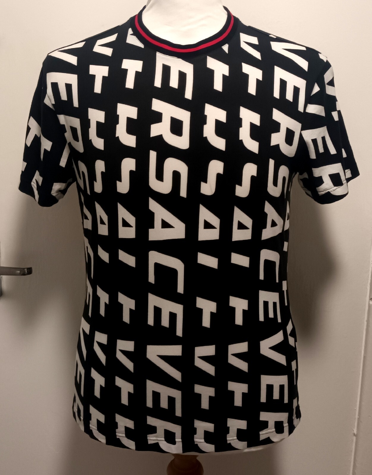 Picture 1 of 4
