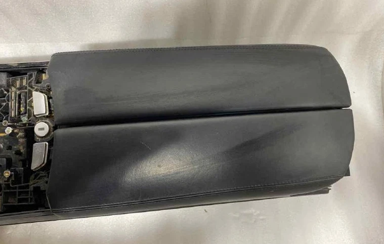 Console central 2010-2015 BMW 760i piso preto - Imagem 2 de 4