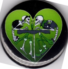 SKELETON LOVE Pin Badge 25mm - ROCKABILLY - HEART - PSYCHOBILLY HALLOWEEN HORROR