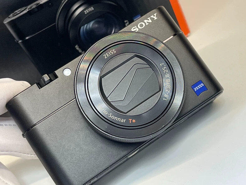 Sony Cyber-shot RX100 M5 DSC-RX100 V 20.1M 4x Optical Zoom Digital