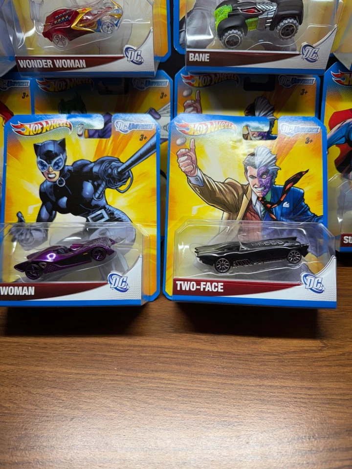 10 Hot Wheels DC Comics Universe 2012 Sealed Set w Extras 👀 Fac. Errors also👀 - Image 4 of 4