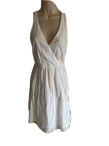 Old Navy 100% cotton dress white eyelet sleeveless a-line v front crinkle knee 8