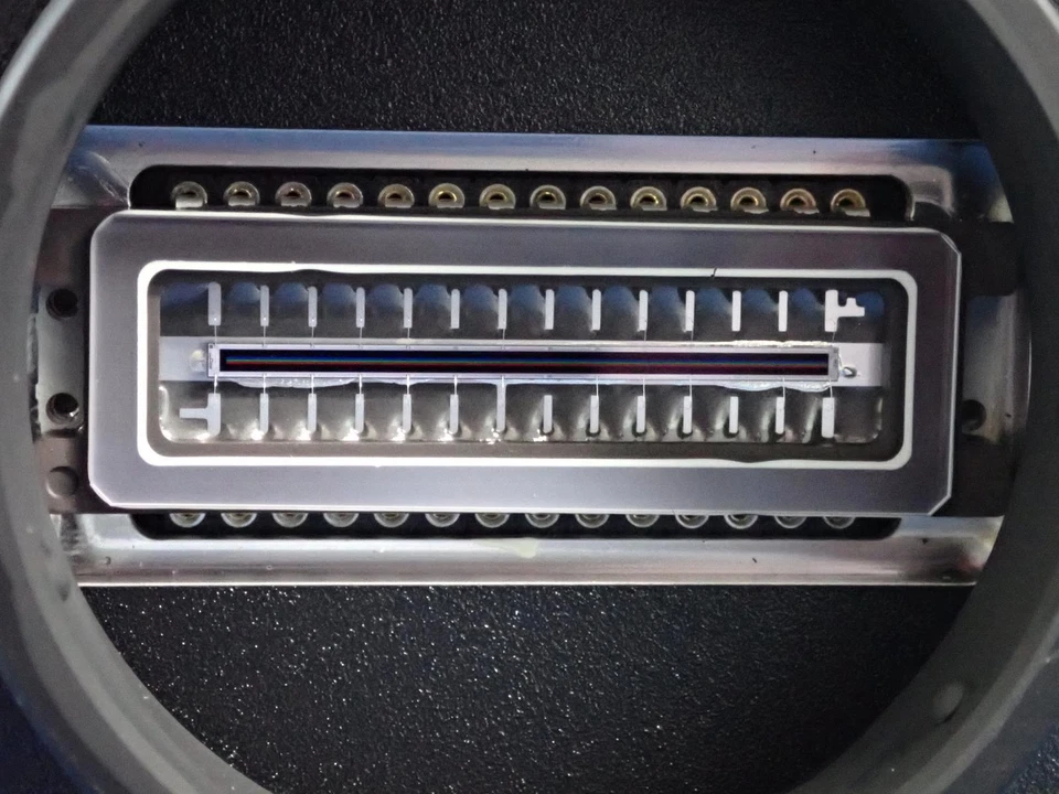 Câmera CCD tri-linear Basler L301KC-LEB Line Scan 3 linhas x 2098 pixels | Nova na caixa - Imagem 3 de 4