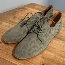 FRYE AND CO. Piper Oxford in Olive Embossed Leopard Print Rare
