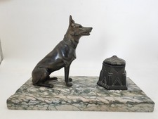 encrier Art Déco chien de berger en régule sur marbre avec réservoir verre
