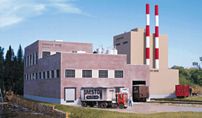 SUPERIOR PAPER MILL COMPLEX w/SMOKESTACKS HO Scale PLASTIC KIT 933-3060 - NEW