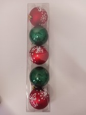Holiday Style 5 Count Christmas Ornaments Shatter Proof Green  Red w/White NEW