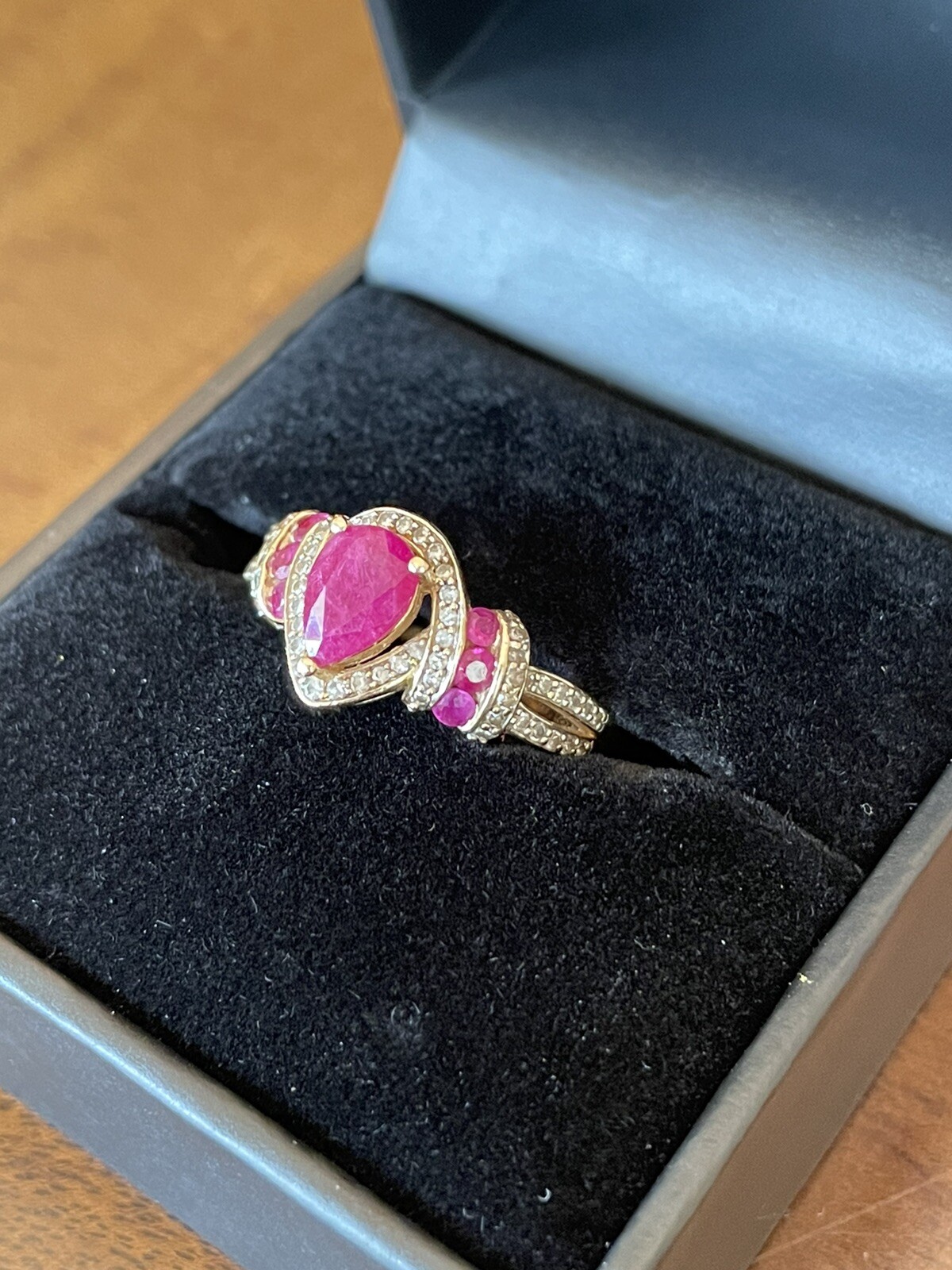 14k Solid Yellow Gold Natural Ruby Ring.Sz 7, 3 s… - image 3