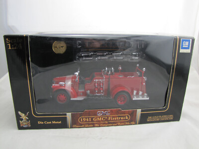 20068 Yat Ming 1941 GMC Firetruck Feuerwehr mit 24K Vergoldeter Münze - 1:24