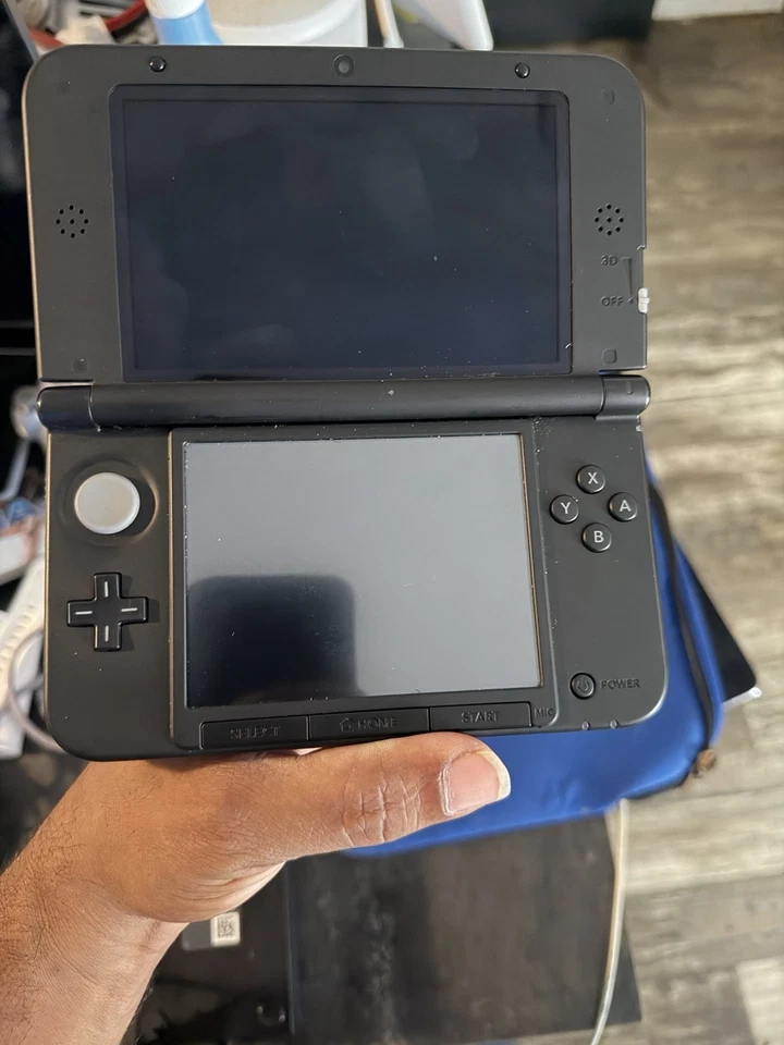 Nintendo 3DS XL Persona Q: Shadow of the Labyrinth Edición Limitada Portátil Foto 2 de 4