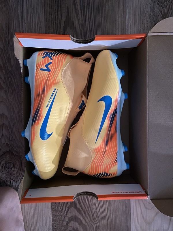 Nike Youth Jr. Zoom Superfly 10 Academy Kylian Mbappe KM Cleats Size 5.5