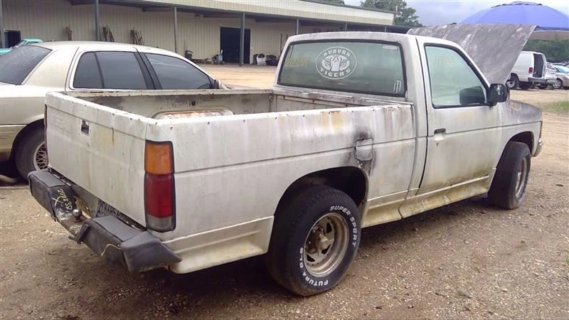 Radiator 4 Cylinder Fits 90-92 NISSAN PICKUP 630253 Foto 4 de 4