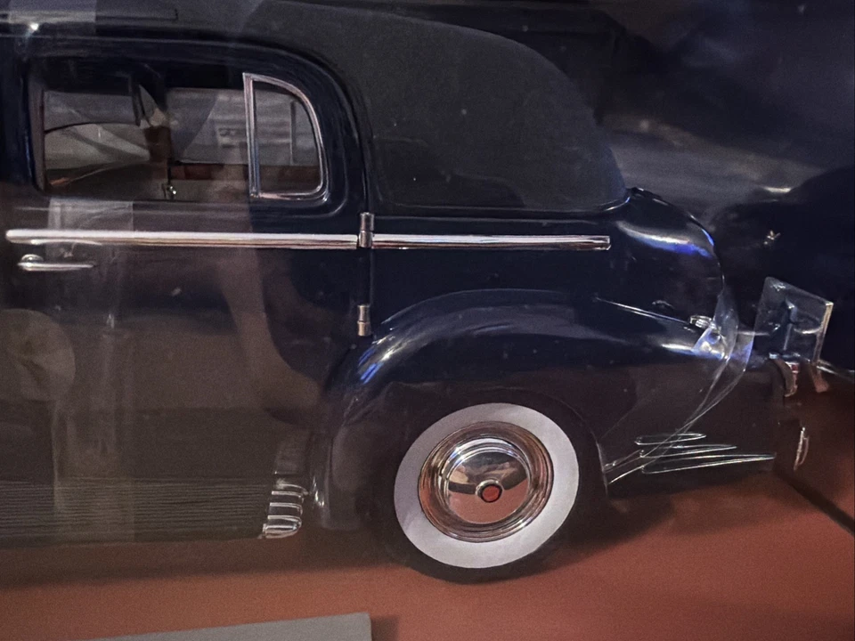Signature Models 1938 CADILLAC V16 FLEETWOOD 1/18 Diecast Car Dark Blue w/Box - Image 3 of 4