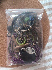 Lot Mystère De Bijoux Fantaisie Anciens Et Vintage - Nécessaire à Bijoux, Doré, Métaux Variés