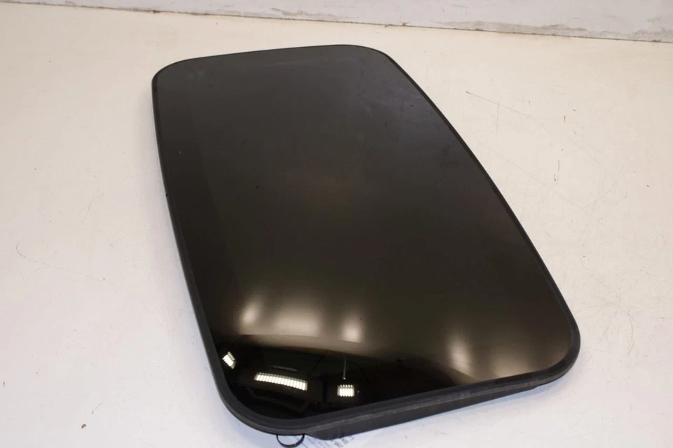2011-2018 Volvo S60 Sunroof Window Glass Panel 31352066 OEM - Image 4 of 4