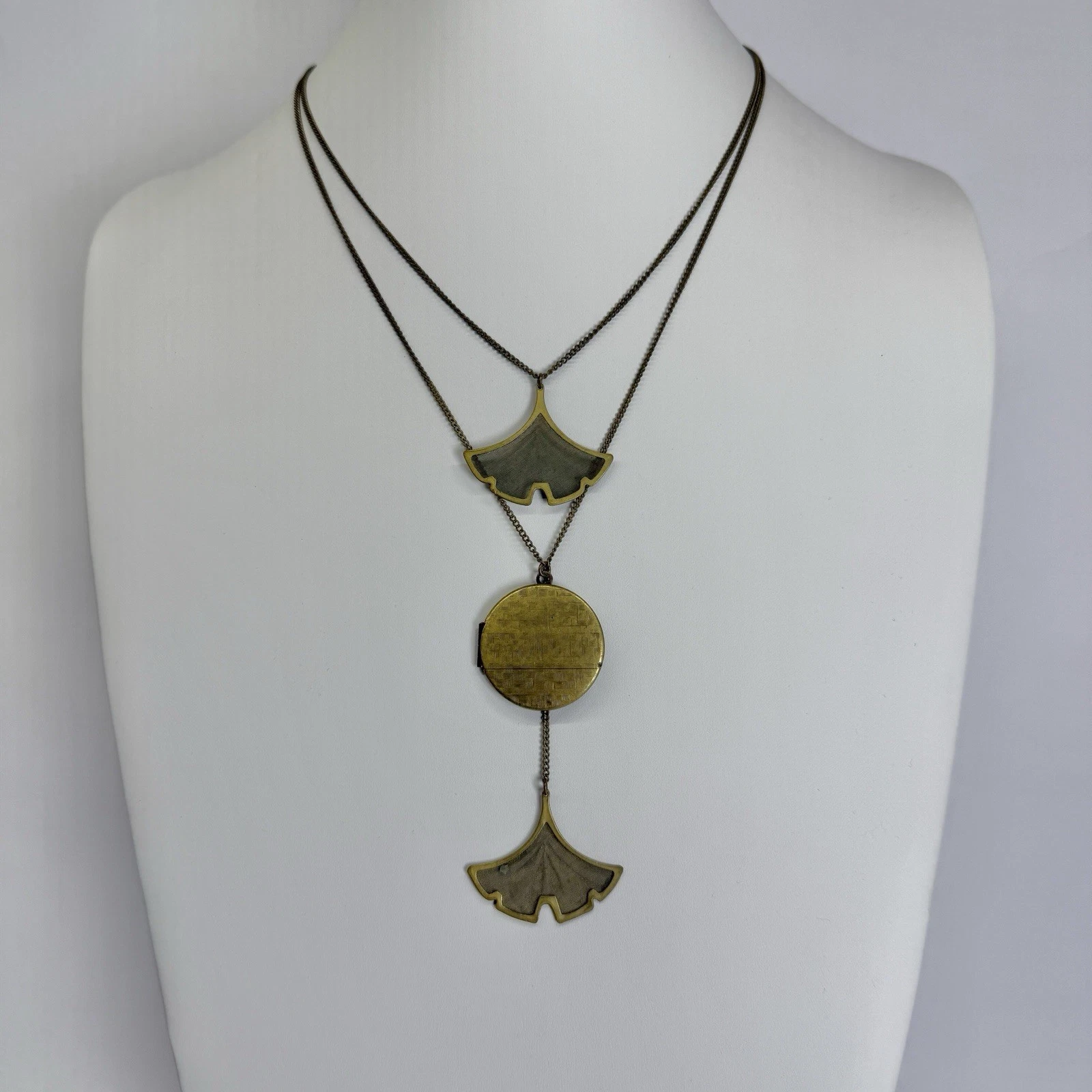 ERICA WEINER Ginkgo Leaf Pendant Locket Gold Tone Vintage Necklace Jewelry N300