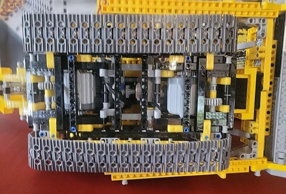 LEGO Technic 8275 Motorized Bulldozer, foto 2 di 5