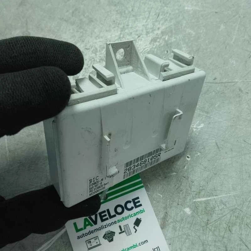 Centralina navigatore gps  Renault Captur I H5 J5 1.5 dCi 2016 283468105R - Immagine 2 di 3