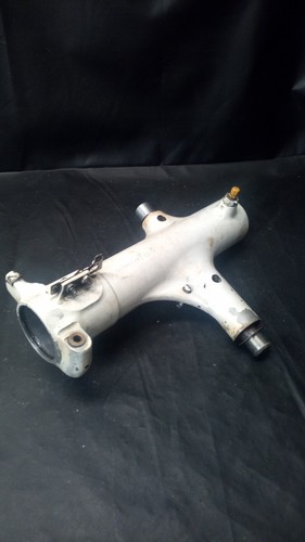 PIPER ARROW PA-28R-200 MAIN GEAR TRUNNION P/N 3-12620-11