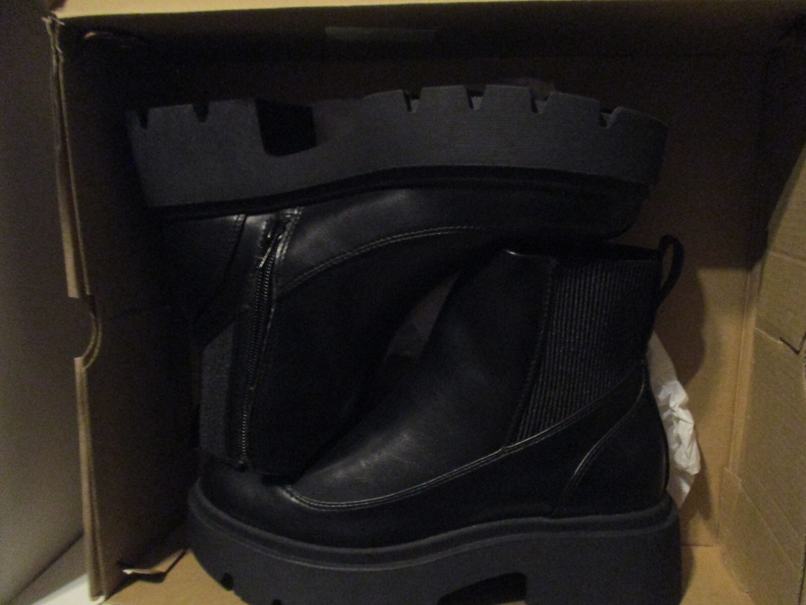 SAOLA Portland Boot Company Stivali da donna con suola a strappo e zip frontale neri taglia 7