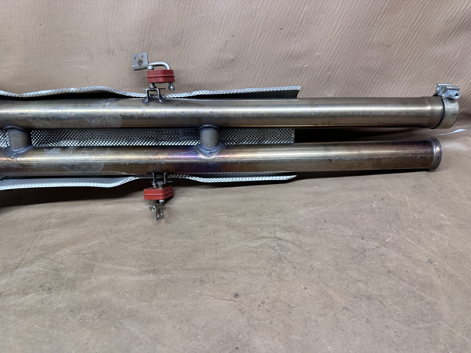 MINT! 2021 - 2024 ASTON MARTIN DBX EXHAUST MUFFLER CENTER Dual MY83-5220-AE OEM