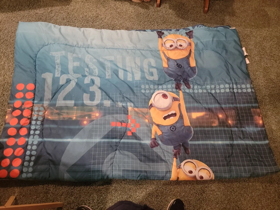 Двустороннее одеяло Universal Studios 2014 Despicable Me Digital Minions Twin - Изображение 2 из 4