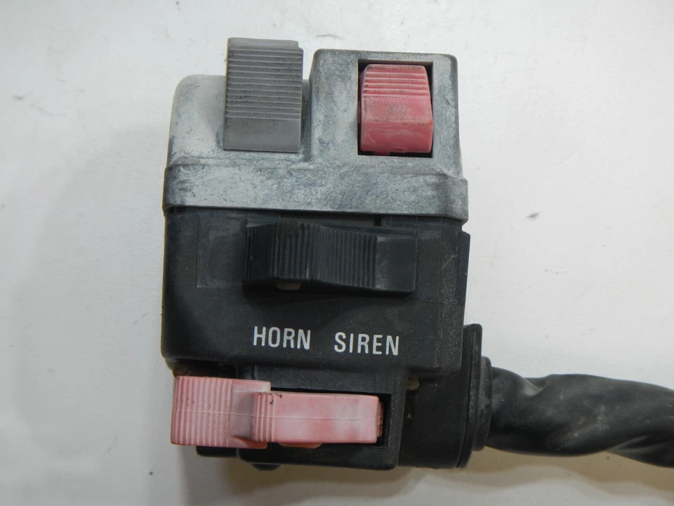 Interruptor de sirena de bocina de luz de cabeza izquierda 1992 Kawasaki KZ1000 P Police Foto 3 de 4