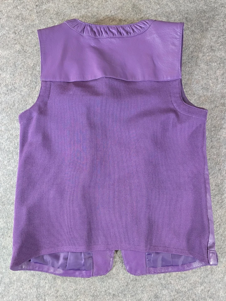 💜 Talla S – Chaleco vintage de cuero púrpura Peter Nygård con volantes y plateado Foto 4 de 4