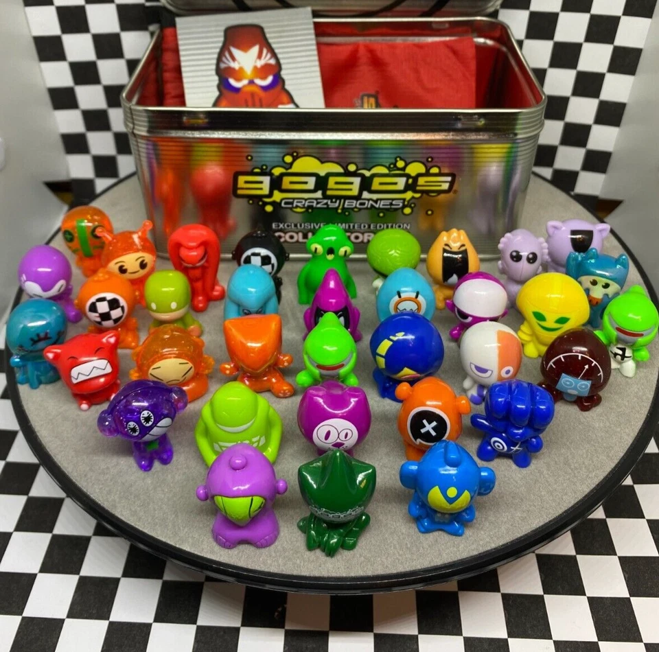 *EXCLUSIVE* GoGos Crazy Bones 2010 Collector Tin with 35 Figures,Checklist,& Bag - Image 3 of 4