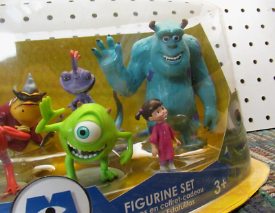TDL“MONSTERS,INC COMPANY STORE”exclusive $_12.JPG?set_id=880000500F