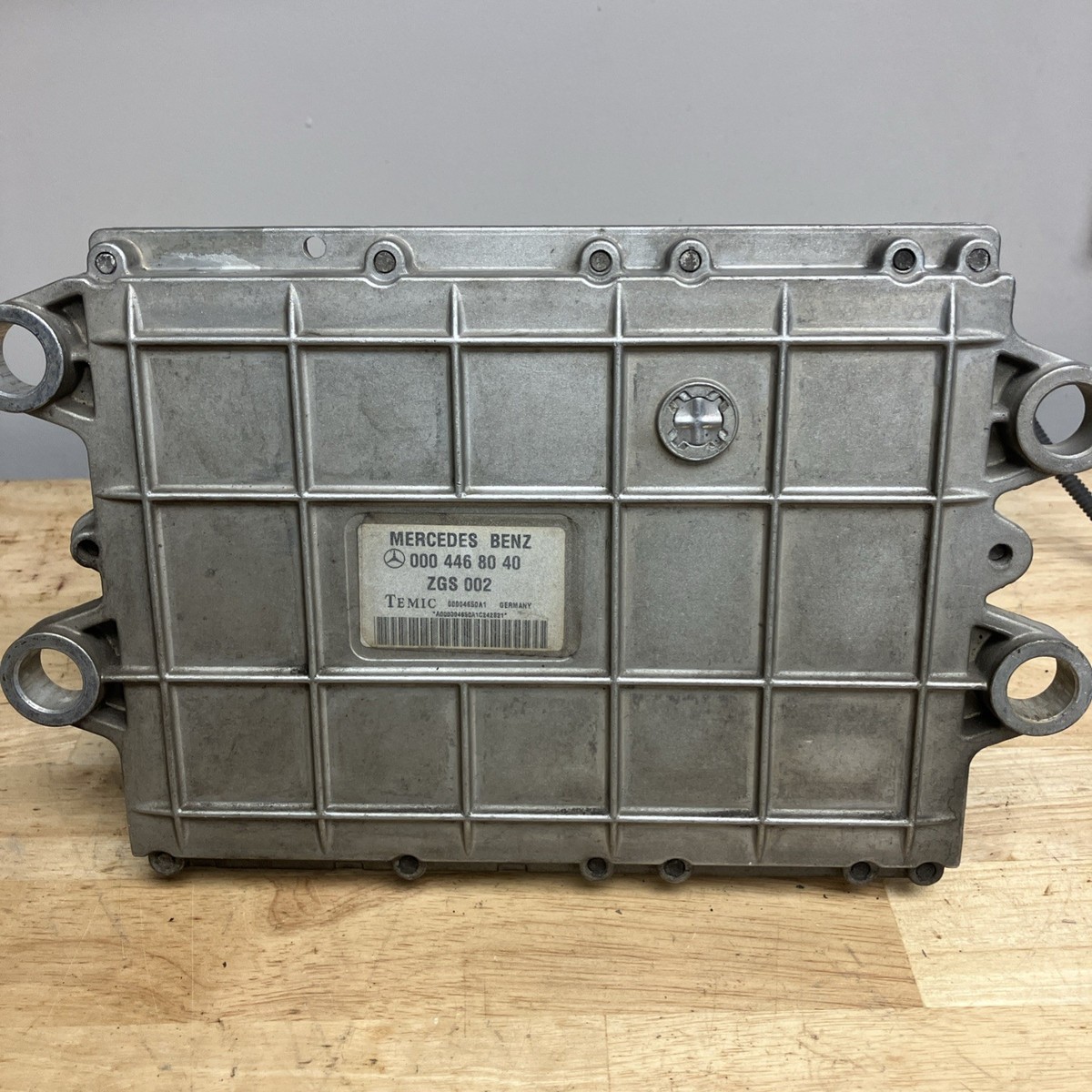 MERCEDES MBE4000 (ECM) ENGINE CONTROL MODULE 0004468040