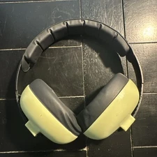 Baby Banz earmuffs, hearing protection. size 3 mos-2 yrs