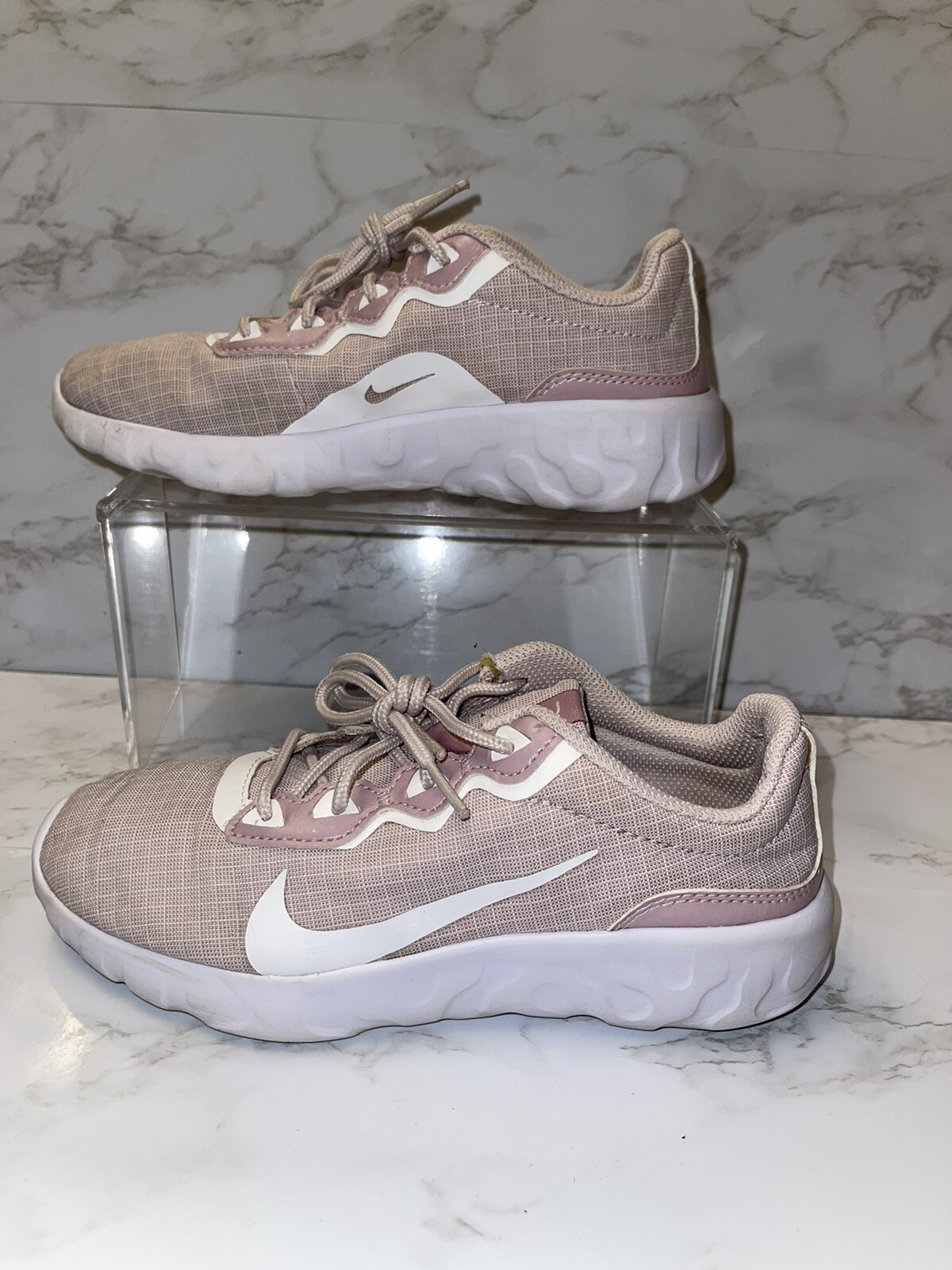 nike wmns explore strada