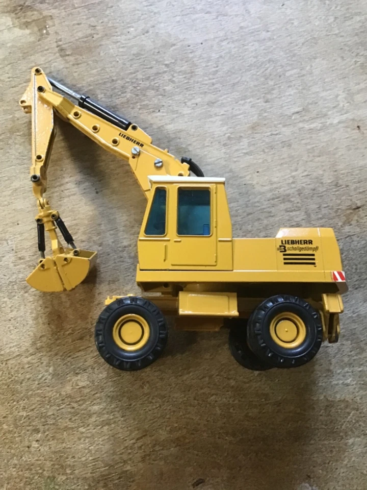 Cubo Liebherr clamshell serie b schlaggadampfta escala 50 fundido a presión Foto 2 de 4