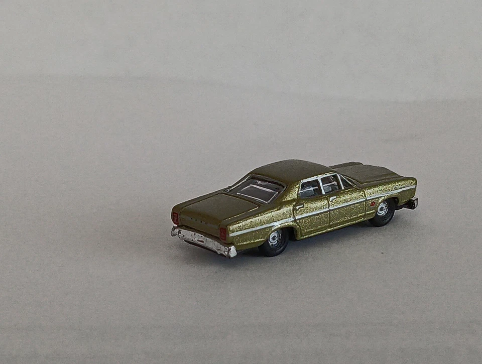 Ford Classic Metal Works Champaign 1967 marrón sedán escala N Foto 2 de 4