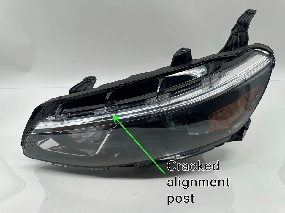 Farol lateral esquerdo do motorista Chevrolet Malibu 2016-2018 fabricante de equipamento original - Imagem 3 de 4