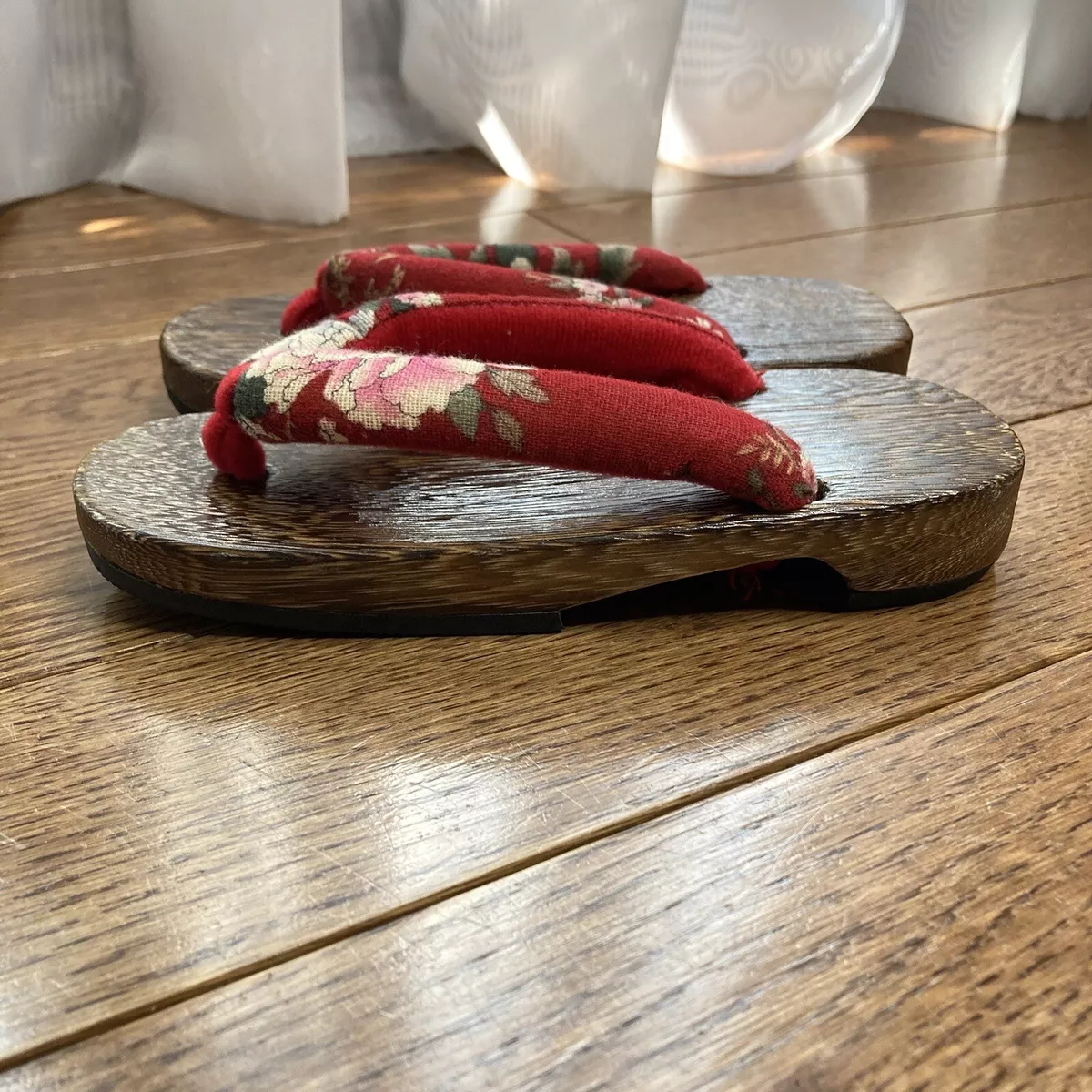 Wooden geta store