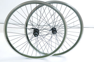 PAAR 26 ZOLL 8/9 KASSETTE NABE FAHRRAD RÄDER GRÜN AIRLINE DOPPELWAND FELGEN 559 x 21