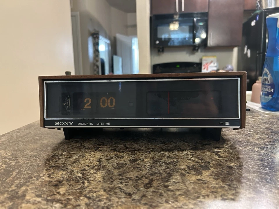 Radio Reloj Abatible Sony AM/FM Vintage Modelo TFM-C720W - Funciona Perfectamente Foto 2 de 4