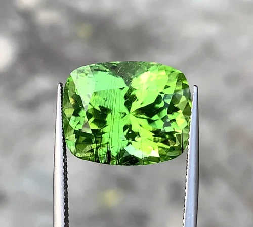 VS 20.10 CT Natural Green Rutile Peridot Gemstone Cushion Cut From Pakistan