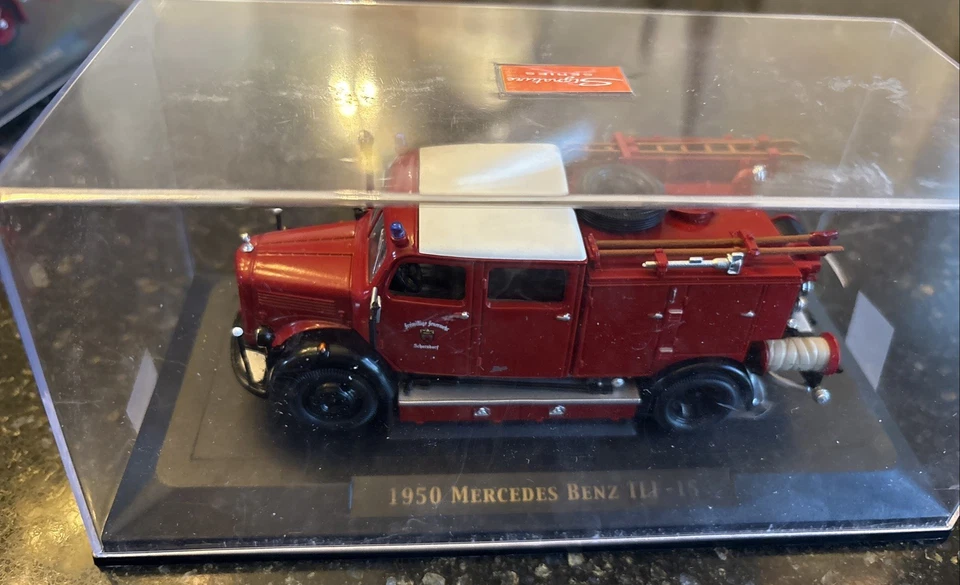 Road Signature Series 1950 Mercedes Benz TLF-50 Fire Truck Diecast 1:43 - Image 2 of 4