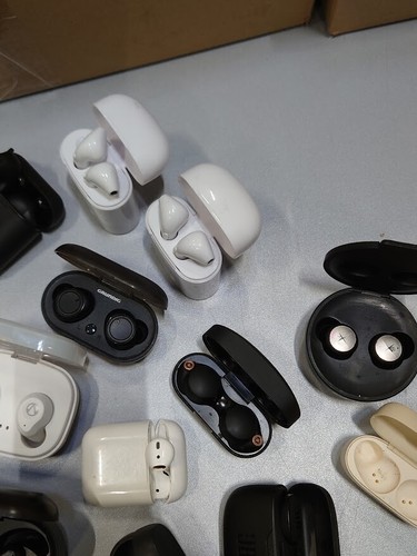 Lot of 20 Earbuds & Cases - For Parts, Signs of Use - Photo 9 sur 13