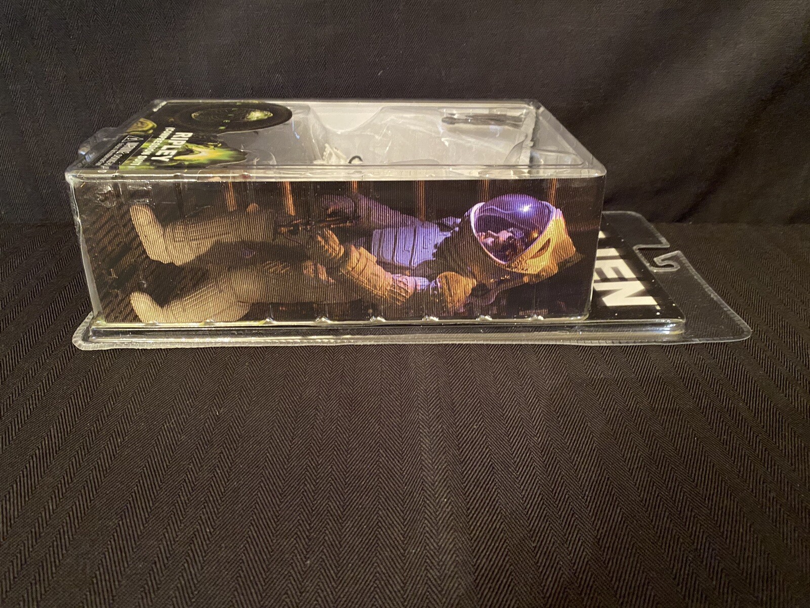 NECA Aliens Series 4 Ripley 7" Action Figure (White Nostromo Spacesuit ...