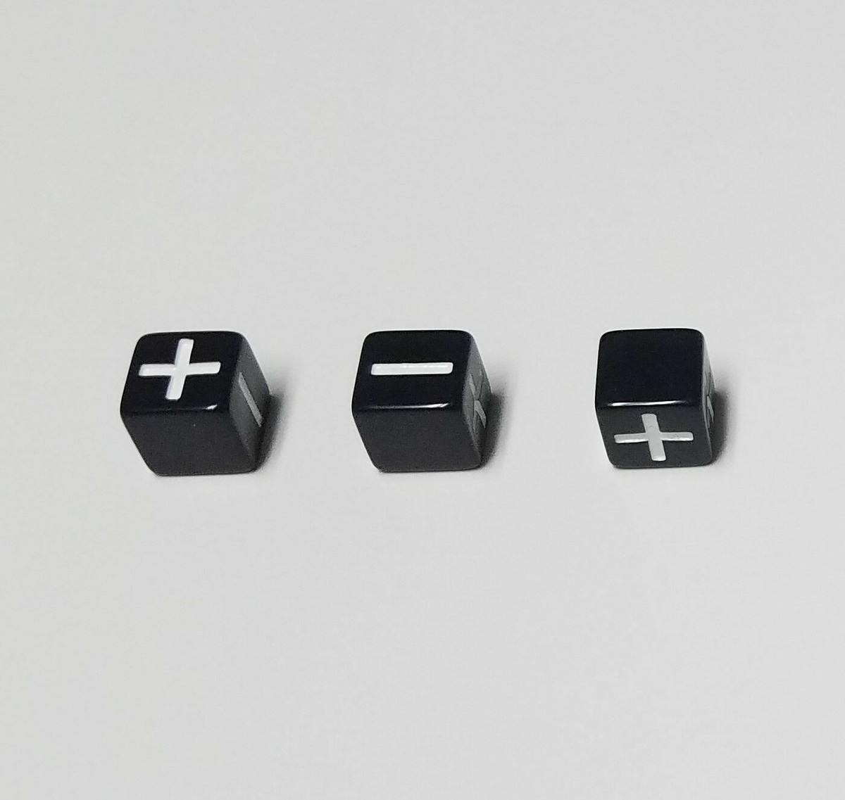 Set De Dés Fate/Fudge – 8 Dés Noirs – Accessoire Pour Jeux De Rôle – DIC37344 – Cadeau Pour Joueurs